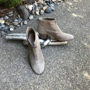 Aquatalia Taupe Tan Suede Leather Perforated Ankle Boots Booties Back Zip 9